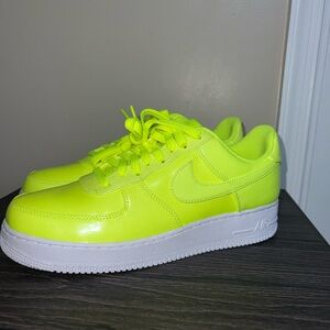 Size 10 - Nike Air Force 1 '07 LV8 UV Volt Excellent Condition Worn Once